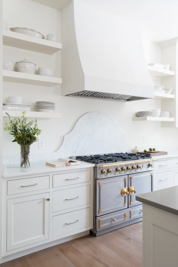Desain dapur nuansa warna putih