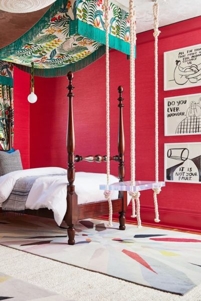 dekorasi kamar tidur remaja merah