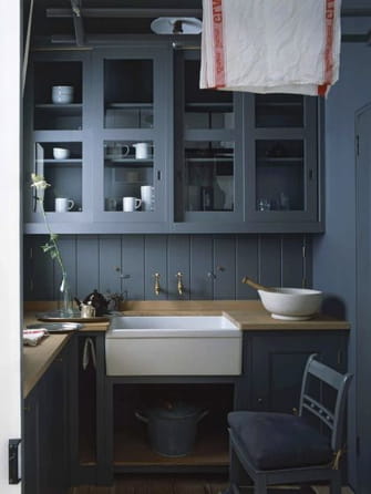 warna dapur hitam elegan