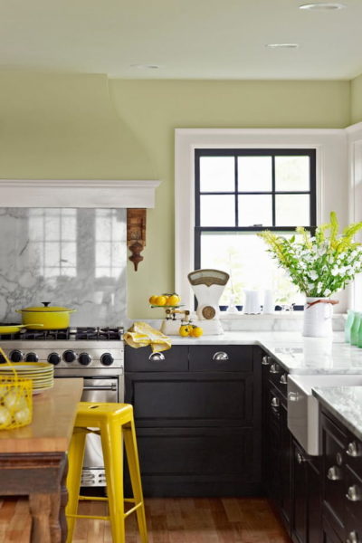 warna dapur kuning cantik