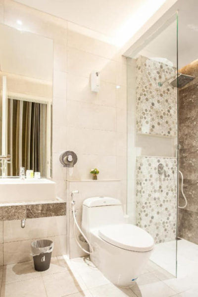 desain kamar mandi minimalis 2x3 di hotel
