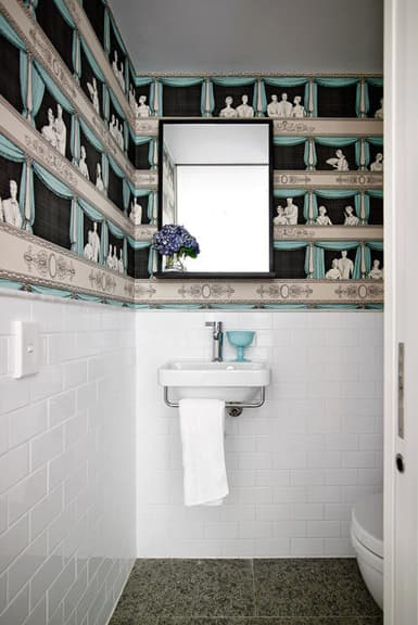 dinding kamar mandi simple