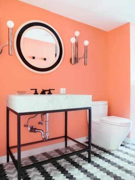 kamar mandi kecil minimalis orange