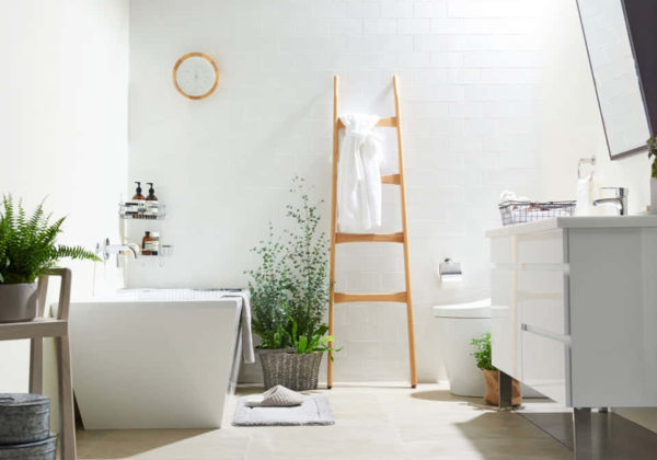 kamar mandi minimalis putih