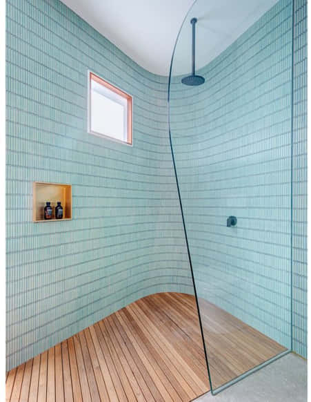 kamar mandi sederhana tapi bersih cat biru
