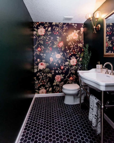 keramik dinding kamar mandi motif bunga hotel