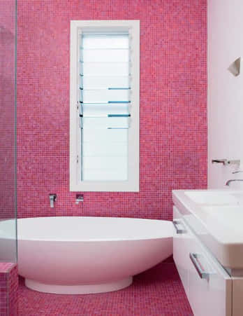 keramik dinding kamar mandi pink