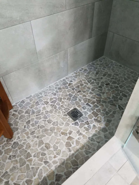 keramik lantai kamar mandi motif batu