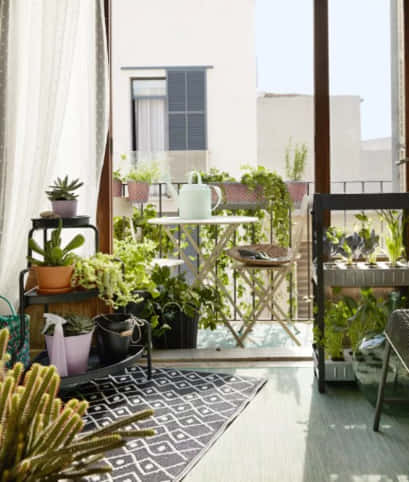 teras depan rumah minimalis lahan sempit di atas balkon