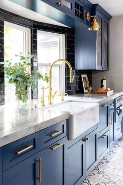 warna kitchen set mewah biru