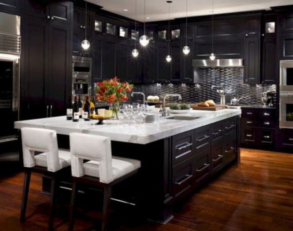 warna kitchen set mewah hitam