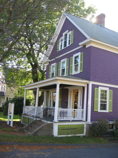 warna cat rumah yang sejuk tampak depan - blue violet