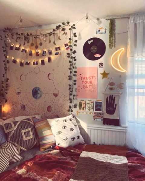 warna cat kamar tidur sempit aesthetic - putih dengan dekorasi tumblr