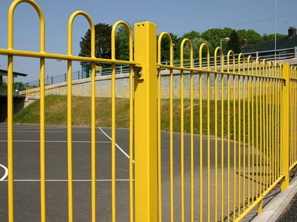 warna cat pagar besi rumah yang bagus - kuning