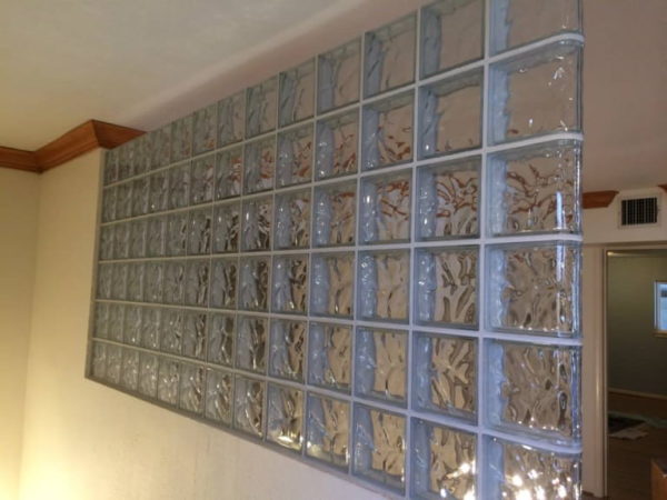 banner glass block pengganti jendela