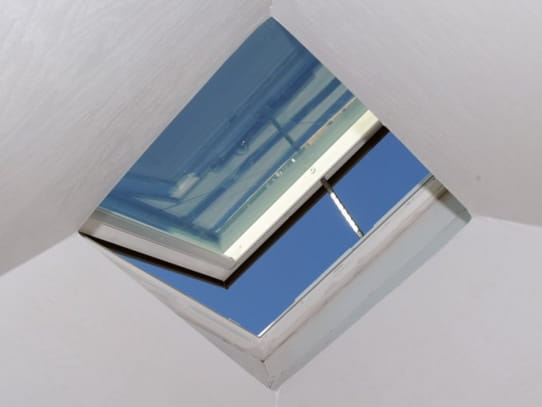 jendela langit dari bahan aluminium