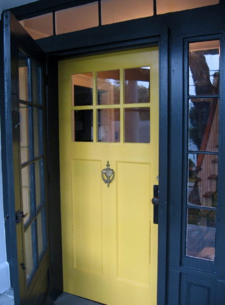 kombinasi warna cat kusen pintu dan jendela - kuning & biru