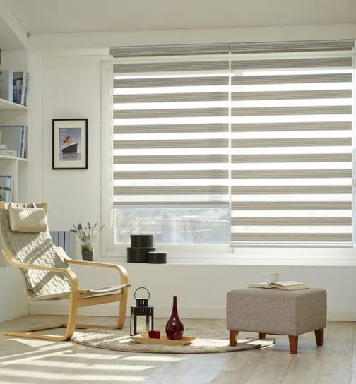 model jendela minimalis dengan horizontal blind