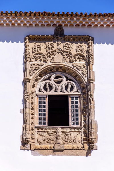 model jendela rumah klasik relief