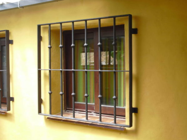 model teralis jendela minimalis di bagian luar