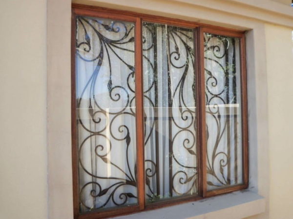 model teralis jendela minimalis - motif bunga