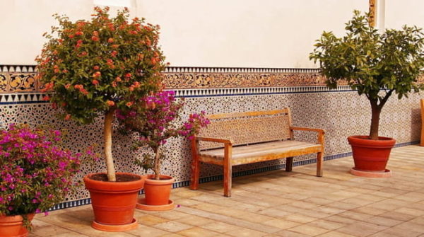 banner keramik dinding teras motif bunga