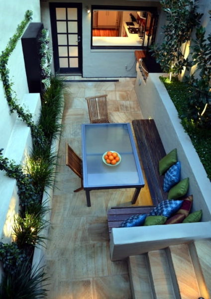desain teras rooftop rumah kecil lantai keramik