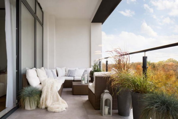 model teras rumah minimalis dengan sofa empuk