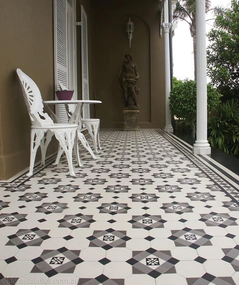 warna keramik lantai teras yang bagus - hitam & putih