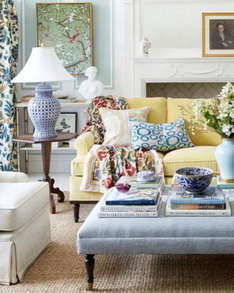 gunakan karpet untuk di area sofa dengan mejanya - ruang tamu kecil 2x3